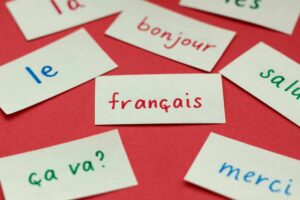قنوات بودكاست لتعلم اللغة الفرنسية